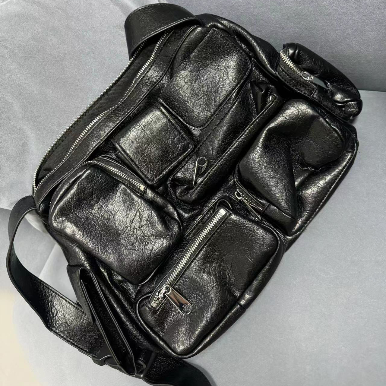 Dark Motorcycle Style Large-Capacity Shoulder Man 2025 Fashion Tote Casual Multi-Pocket Zipper Design Crossbody Bag PU BagVoyage