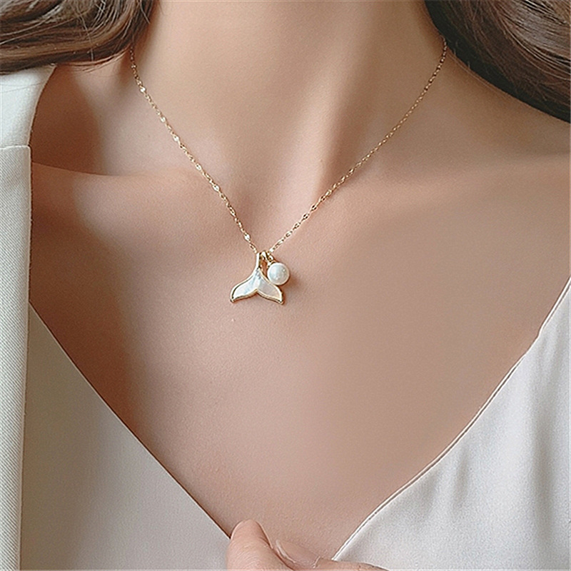 Designer's New Stainless Steel Necklace 14K Gold Shell Mermaid Pearl Pendant Necklace for Women