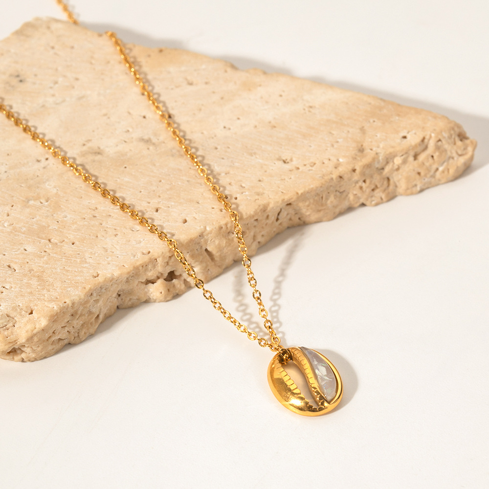 Designer 18k Gold Stainless Steel Shell Shaped Pendant Necklacefor Women Non Fading Non Allergic Party Wedding Gifts Free Shipping Wholesale