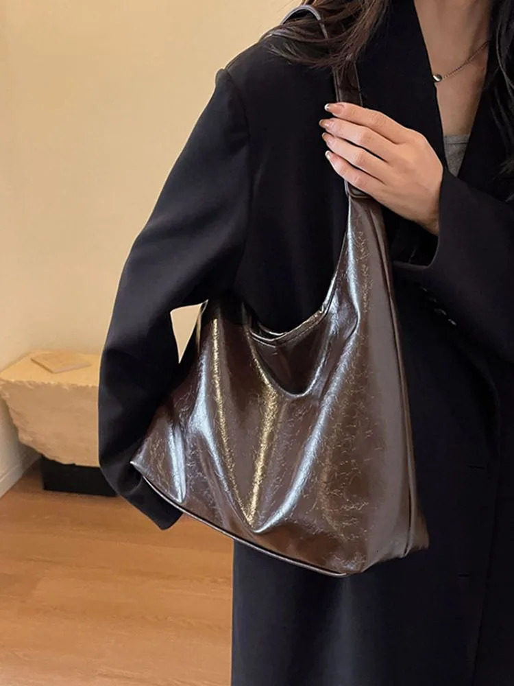 Large Capacity Red Bag For Women Retro Texture Single Shoulder Tote Bags Fashion Versatile Casual Ladies Handbags 241114