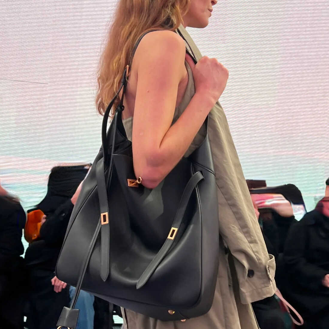 Real Leather Buckle Tote Bags For Women Large Capacity Commuting Bucket Purse Versatile Desinger Shoulder Armpit Bag Genuine Leather BagVoyage