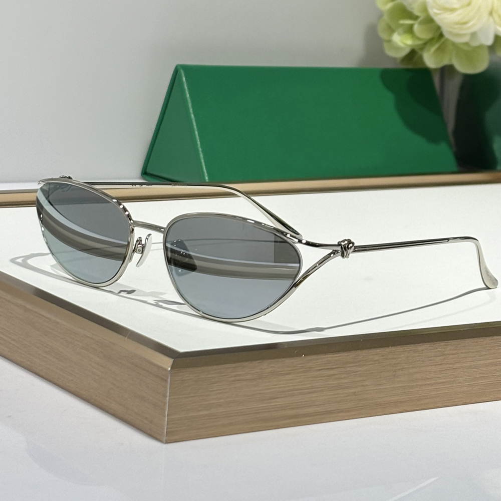 Cat Eye Silver Mirror Sunglasses Women Men Stylish Glasses Summer Sunglasses UV400 Eye Protection with Case