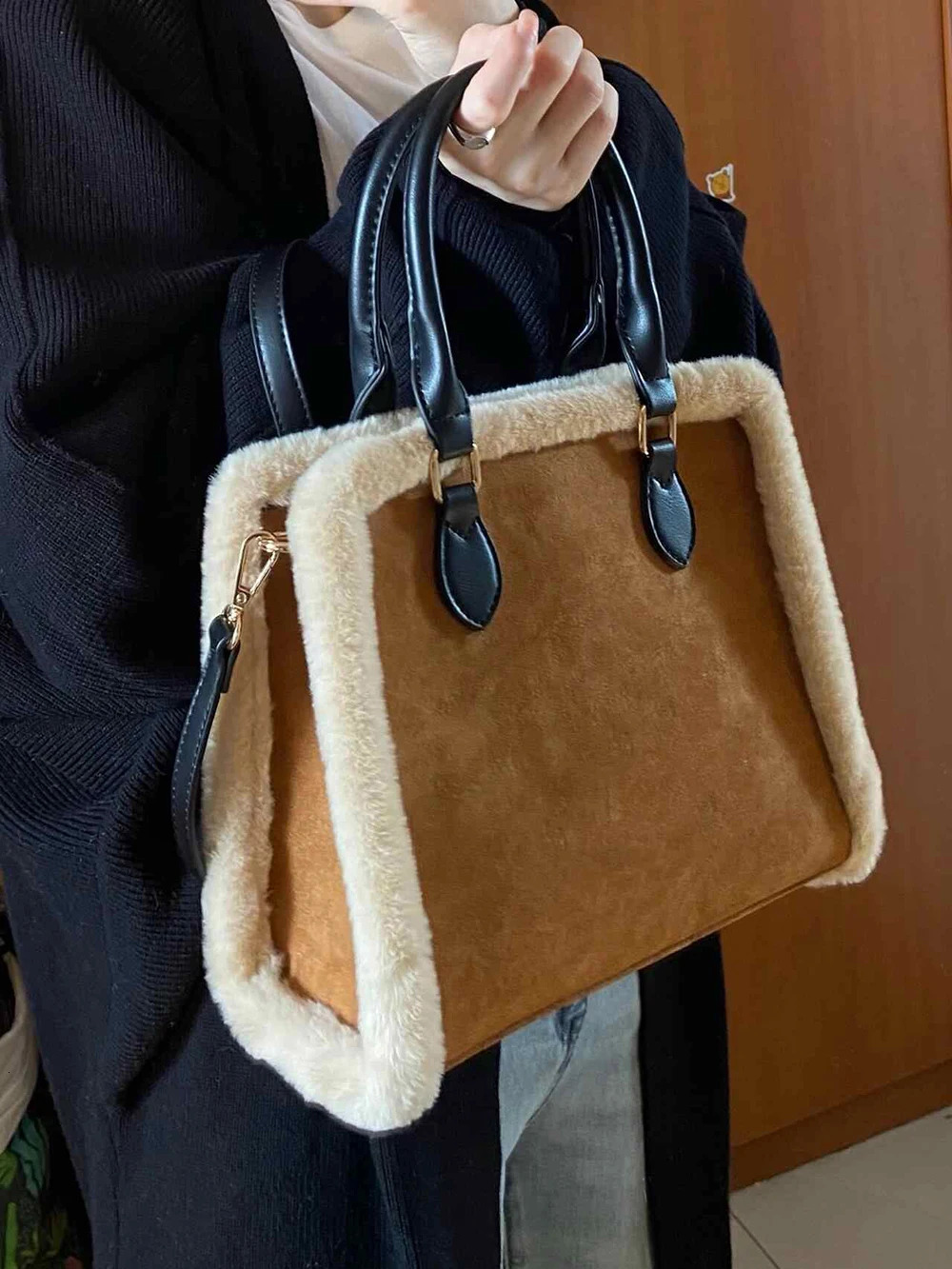 Lamb Wool Spliced Handbag Autumn Winter Large Capacity Tote Bag Korean Female Retro Suede Shoulder Crossbody Bags 241114