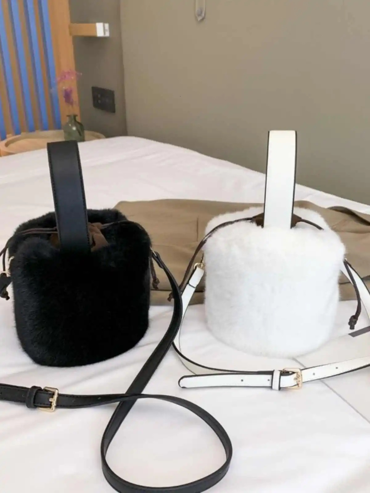 Plush Handheld Bag For Women Autumn Winter String Style Crossbody Small Bucket Bag Korean Edition Mini Handbag Shoulder Bag 241114