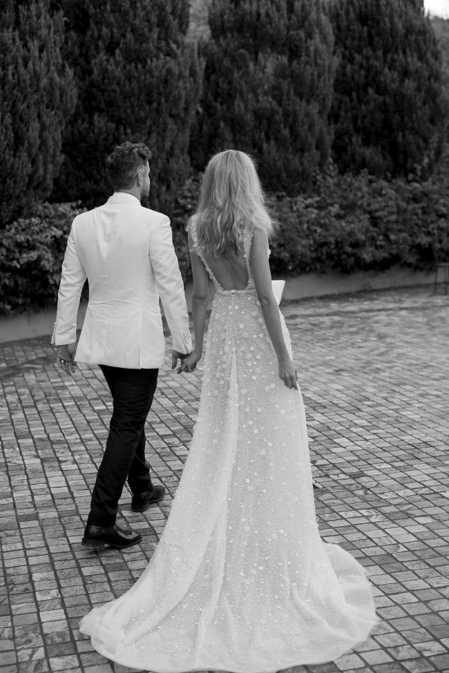 Modern Crystals Beaded Satin Wedding Dress With Detachable Train Long Sleeves Chapel Bridal Gowns Pleats White Garden Bride Dresses Spring Vestido De 