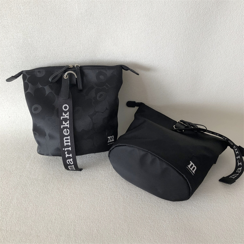 Nordic Niche M Unisex Waterproof Nylon Light Commuter Shoulder Messenger Bucket Bag Gender Neutral BagVoyage