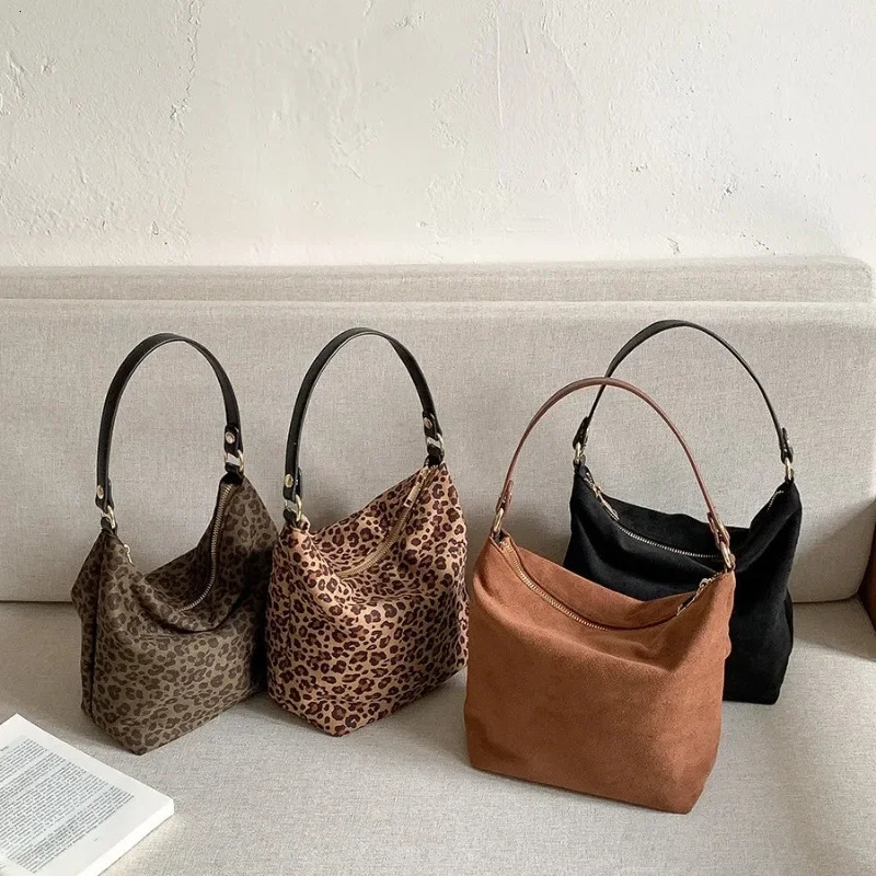 Autumn and Winter Suede Handbag Fashionable Crossbody Bag Womens Niche High-end Sense Suede Modern Leopard Print Shoulder Bag 241114
