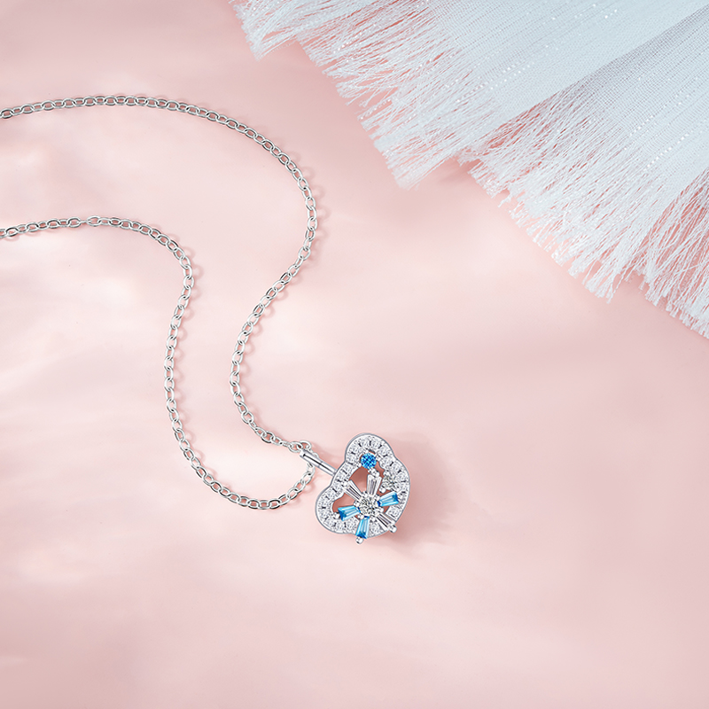 Original Design Winter Sequence Small Crystals Necklace - Women's Bear Motif Pendant with Zirconia and Stainless Steel Choker