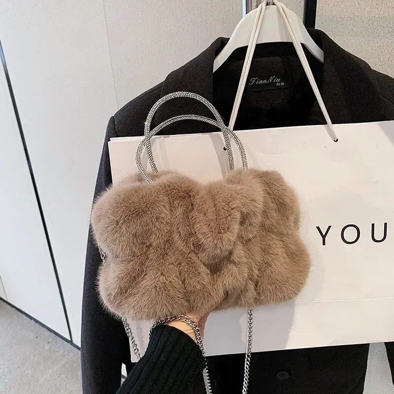 Cute Velvet Hasp Plush Top-Handle Bags Winter Fluffy Womens Shoulder Bags Solid Color Chain Soft Crossbody Bag Handbag 241114