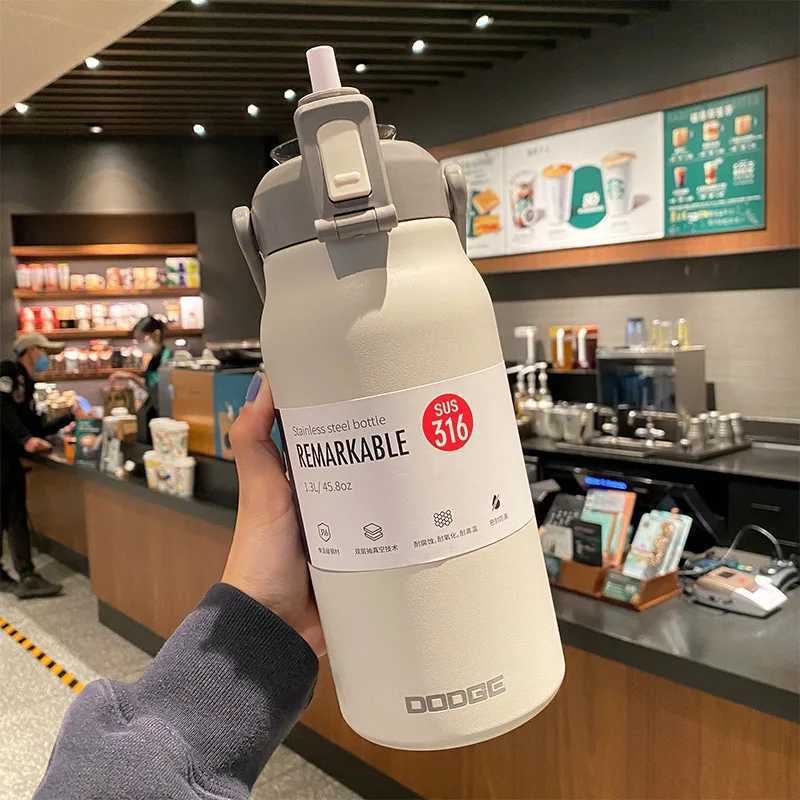 Large capacity crazy cup with high aesthetic value portable big belly cup with straw 1.7L student travel water bottle Y241114