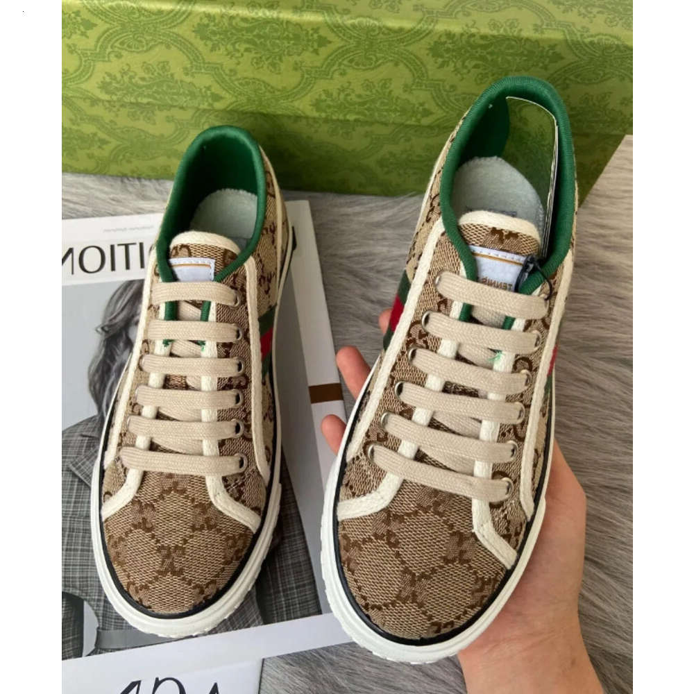 Designer Ace Shoe Tennis Embroidery 1977 Tennis Beige Ebony Low Top Sneaker gUcCiLiNeSs gUcCiSnEaKeRs Green Red Strip Sneakers Rubber Sole Luxury Sho 6M28 s2