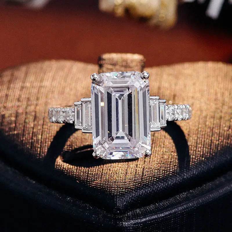 2025 Top Sell Gorgeous Wedding Rings Luxury Jewelry 925 Sterling Silver Fill Large White Cubic Zircon CZ Diamond Eternity Women Engagement Designer Ba