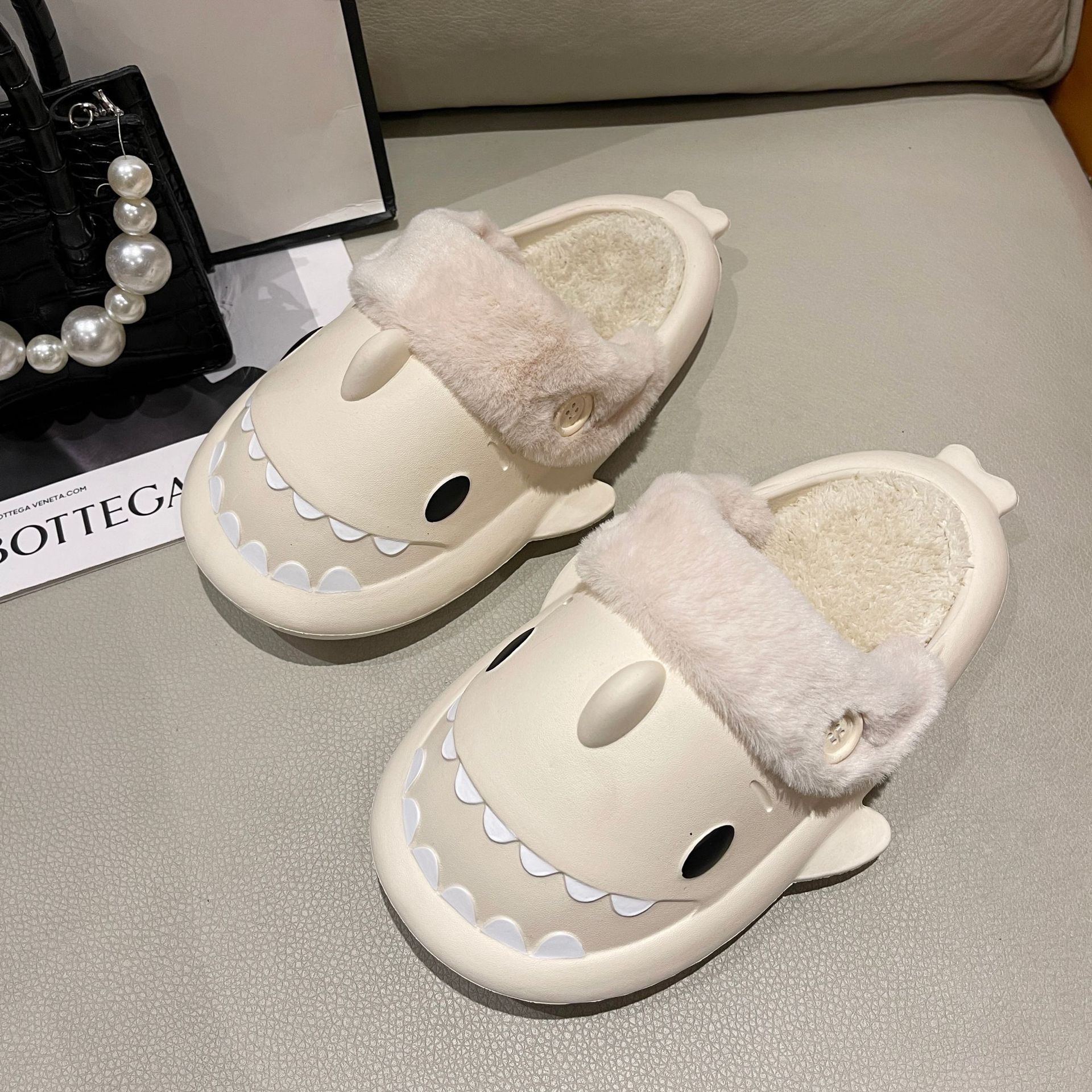 2024 new free shipping designer for mens womens childrens black white pink blue shark Outdoor or household slippers