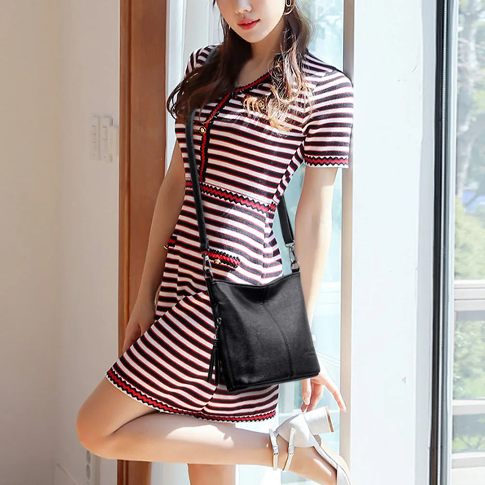 High quality soft leather wallet fashionable womens shoulder messenger bag trend tassel bag womens handbag Sac 241113