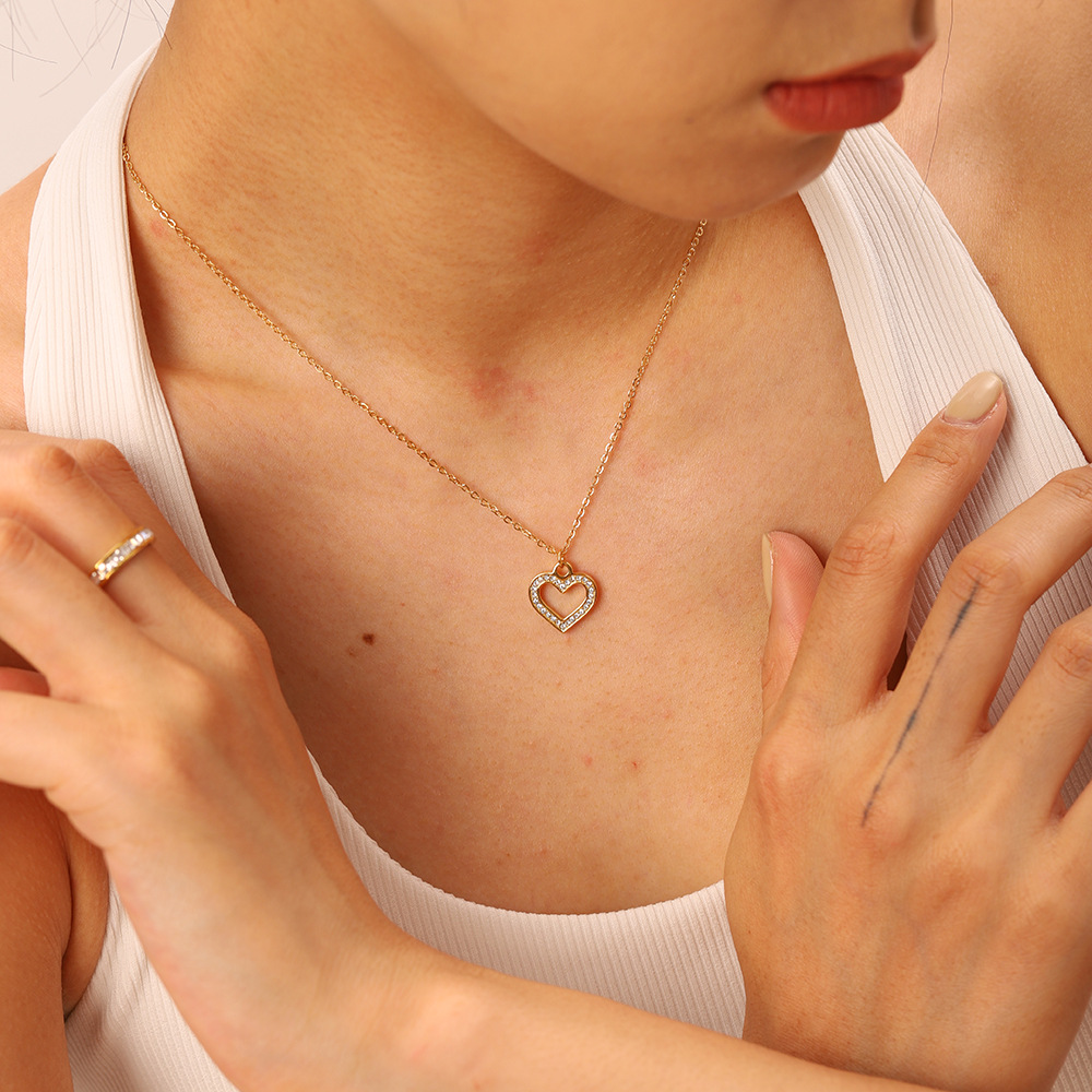 Designer New 18K Gold Vacuum Electroplated Heart Necklace for Women Stainless Steel Transparent Zircon Banquet Party Wedding Necklace Gift