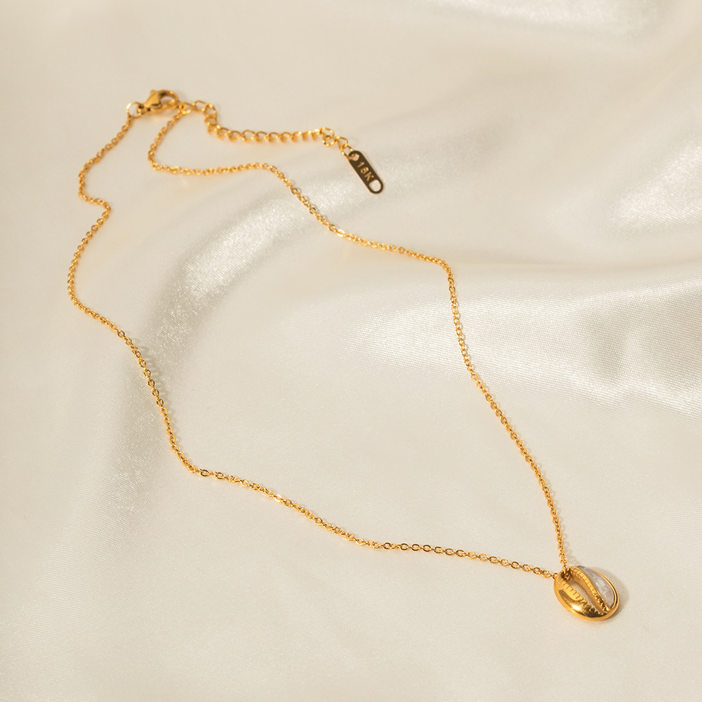 Designer 18k Gold Stainless Steel Shell Shaped Pendant Necklacefor Women Non Fading Non Allergic Party Wedding Gifts Free Shipping Wholesale
