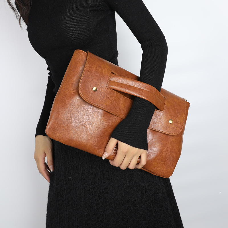 Designer's new large capacity handbag, dinner envelope women's bag, simple and fashionable single shoulder crossbody bag