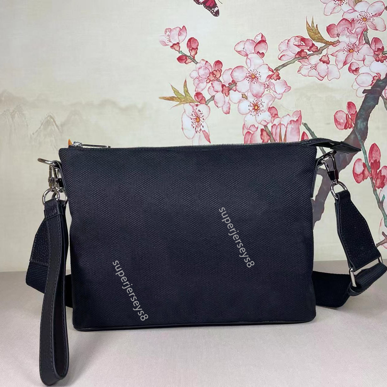 Designer bags Mens and womens high quality messenger bag Brown leather shoulder bag Large capacity portable crossbody bag Fashion woven bag Handbag Chest bag