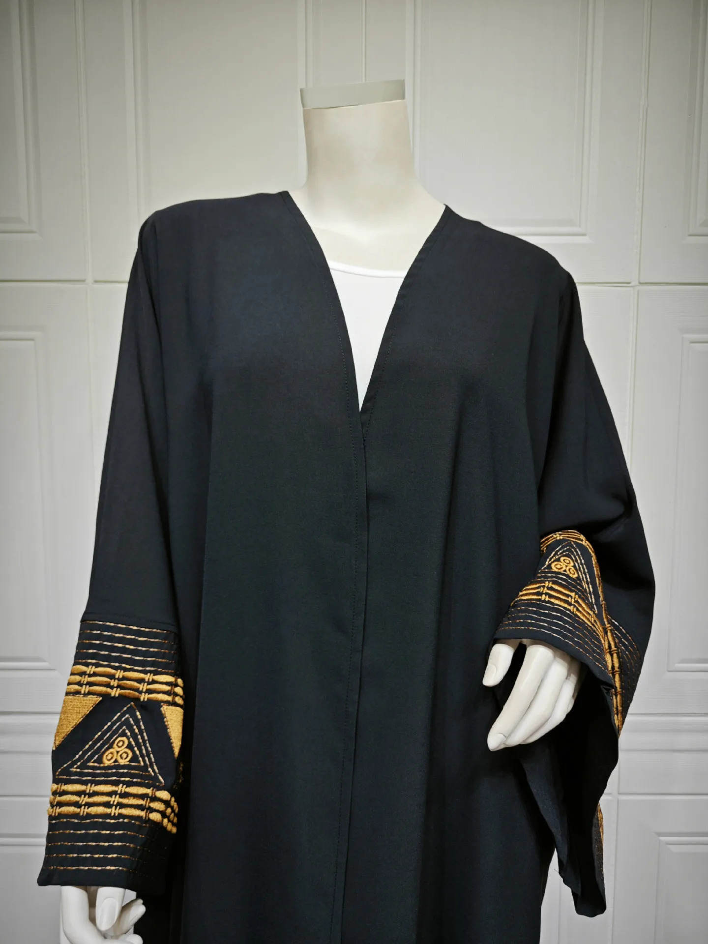 Arab Ramadan Eid al Fitr Black and White Embroidered Open Humility Abaya Dubai Muslim Kimono Abayas Women Kaftan Dress Islamic Clothing 241111