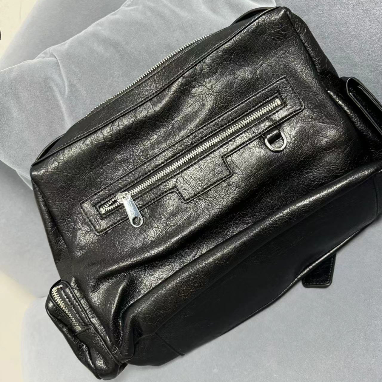 Dark Motorcycle Style Large-Capacity Shoulder Man 2025 Fashion Tote Casual Multi-Pocket Zipper Design Crossbody Bag PU BagVoyage