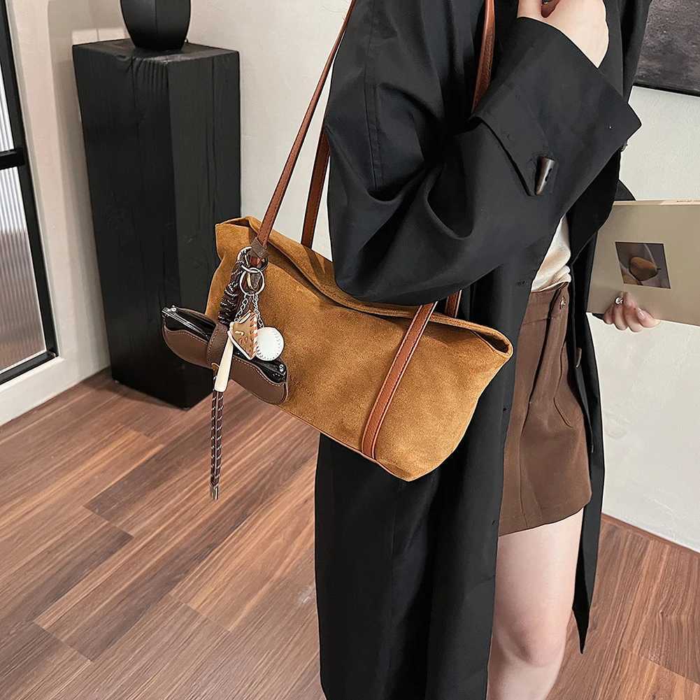 New Suede Shoder Bag for Wen Hobo Purse Solid Color Faux Suede Handbag With Inner Pocket Sahel Bag for Work Shopping Z250514
