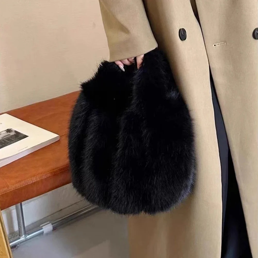 Fluffy Faux Fur Bags for Women Winter Soft Plush Handbags Half Moon Shoulder Bag Winter Warm Ruched Purses Tote Clutch 241114
