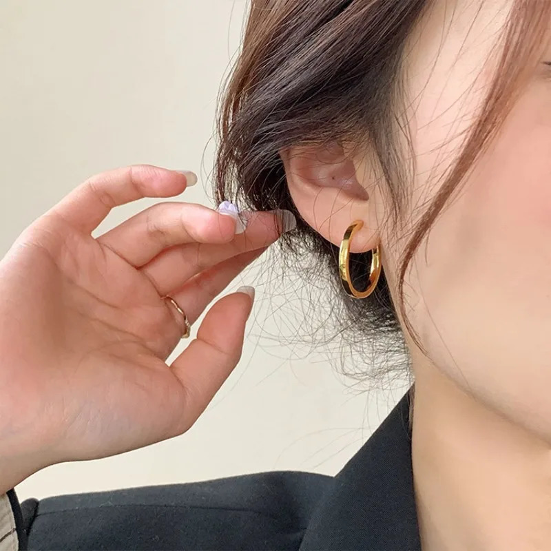 Fashion Classics Simple Big Round Hoop Earrings for Women Circle Girls Shiny Delicate Party Womens Jewelry Arrival 2023 241114