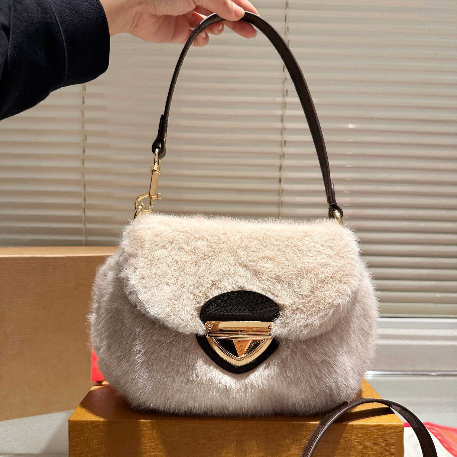 fur Designer Bag Shoulder Bags women winter plush designer bags Leather Underarm Bag Women armpit bags Fashion Cross Body Classic Mini Purse Bags 241115
