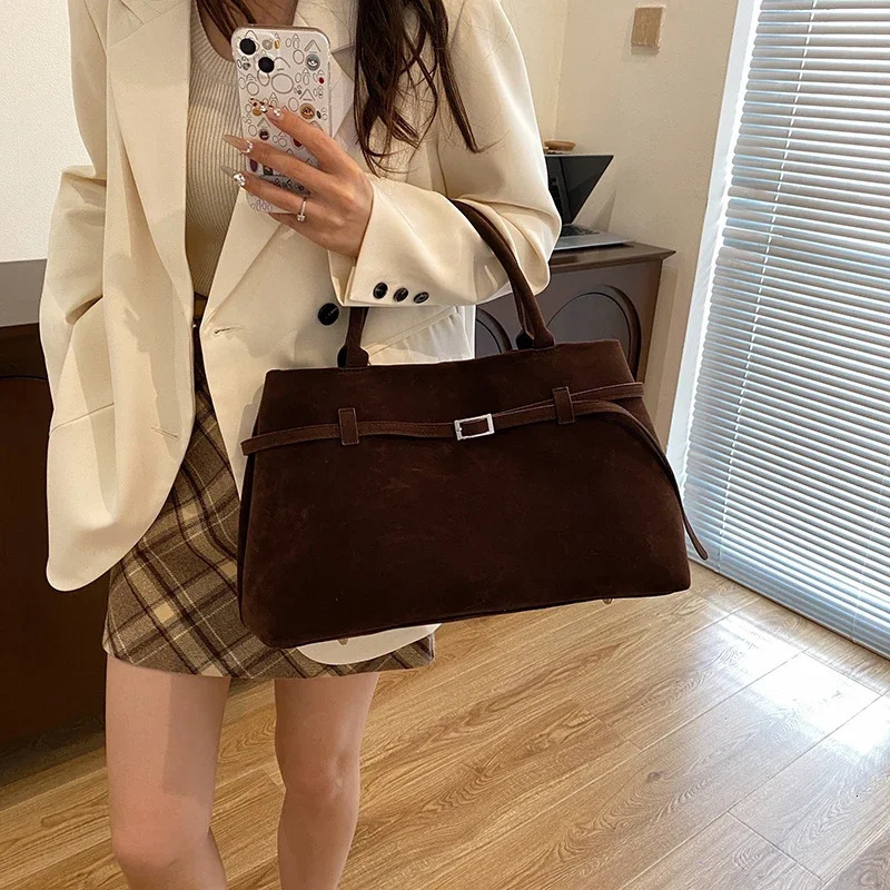 PU Buckle Versatile Large Capacity Belt Decorative Tote Bag Matte Retro Niche Handbag Commuting Leisure Womens Bag 241114