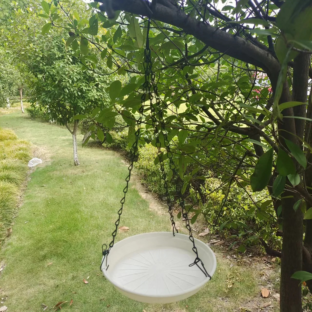 Hanging bird bath feeding tray with fountain outdoor bird drinking tray with hooks and chains garden courtyard 241113