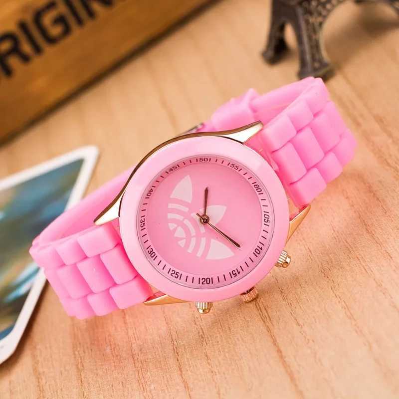Silicone Famous Women Sports Watch Casual Ladyes Dress Watches Women Quartz WristwatchesXJ241109
