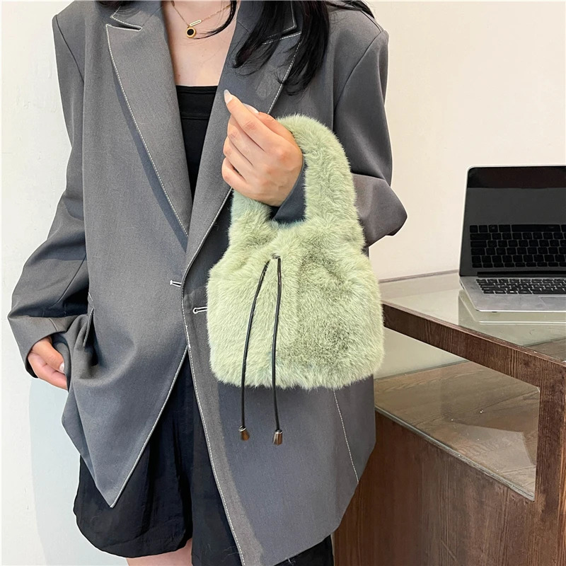 fashion Crossbody Bags For Women Autumn Winter Plush Purses And Handbags Handbag Female Womens Faux Plush Warm Hand Bags 241114