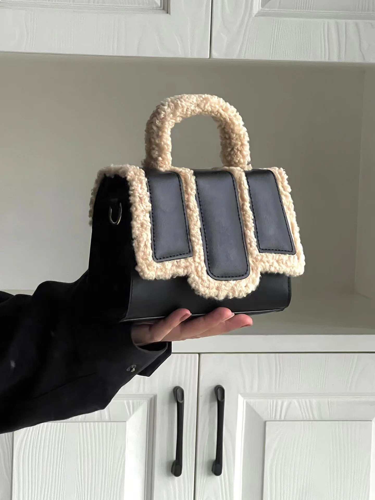 Lamb Wool Spliced PU HandBag Women Autumn/Winter Simple Advanced Small Black Bag Exquisite Versatile Crossbody Bag 241114