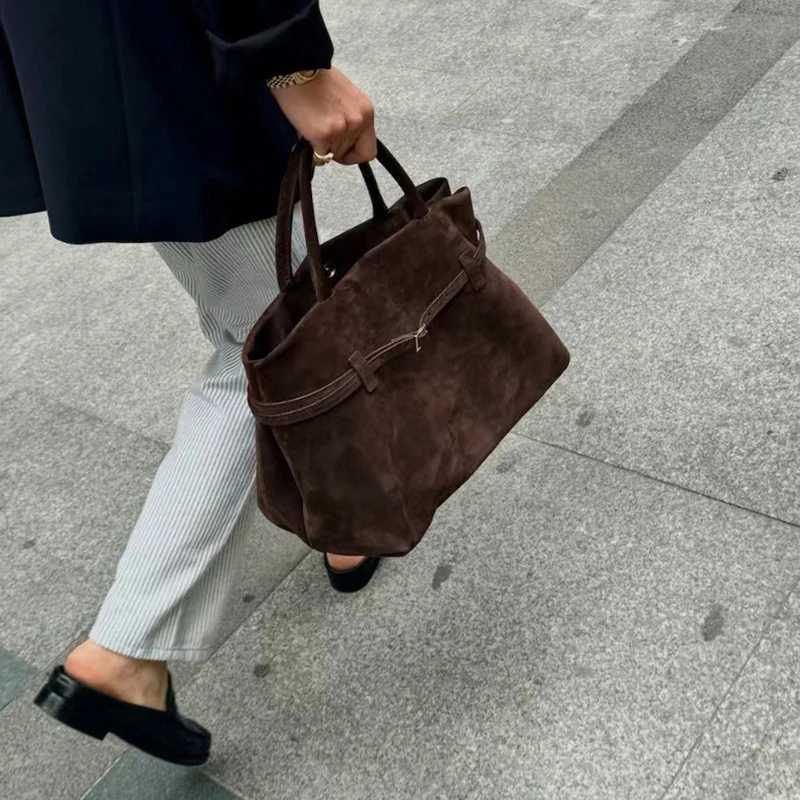 Autumn Designer Large Capaci Wens Handbag With Buckle Casual Totes Bag Ladies New Suede Leather Shoder Underarm Bag 2025 Z250318