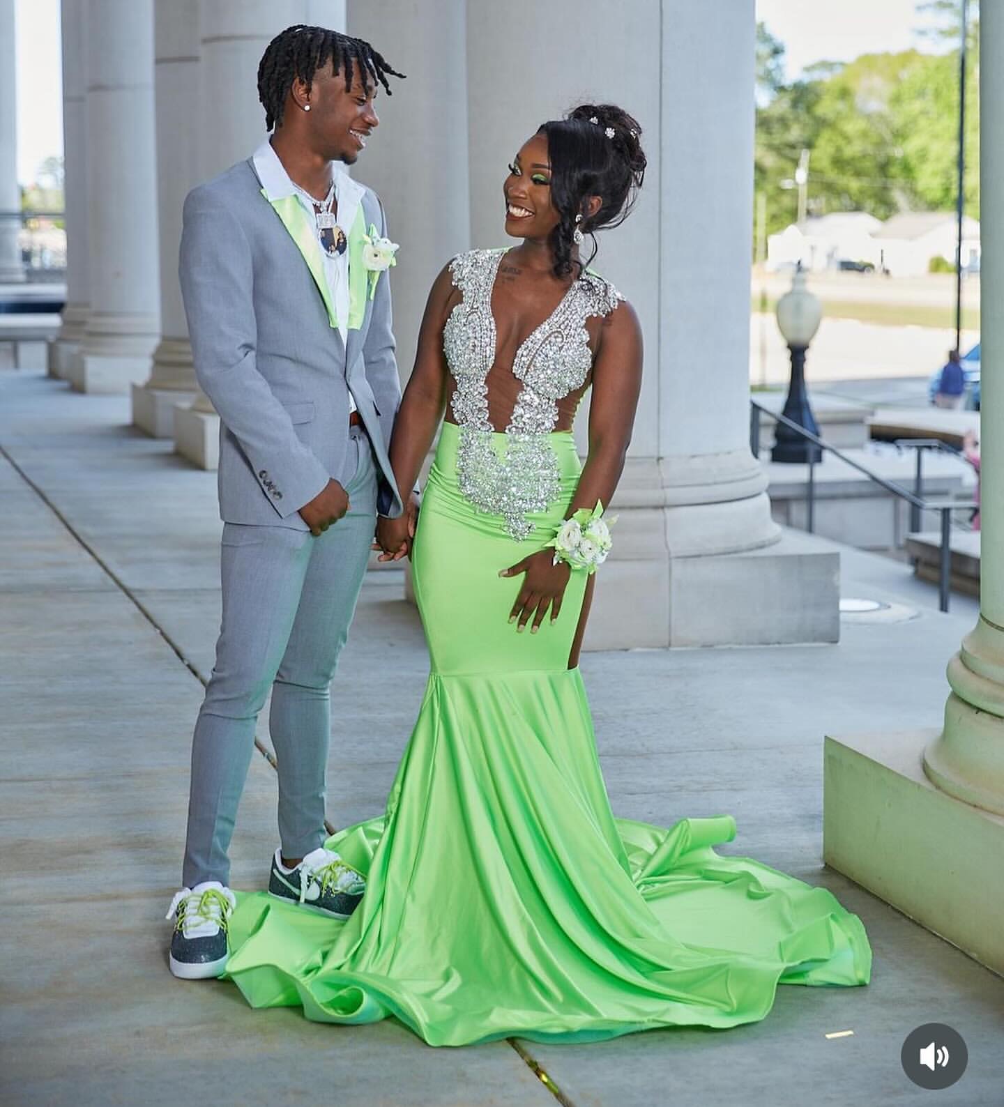 Fluorecent Mermaid Green Prom Dre Black Crytal Beaded Illuion V Neck Evening Elegant Ruffle African Formal Dree For Women E E 0218