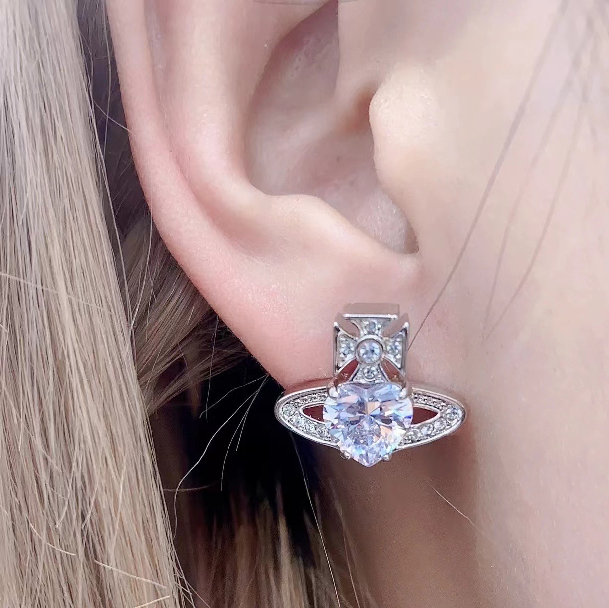 Fashion Vivienme''viviennenlies Westwood High Version Empress Dowagers Great Love Saturn Zircon Earrings Female Xiaohongshu Fashion Crystal Pendant FGBG