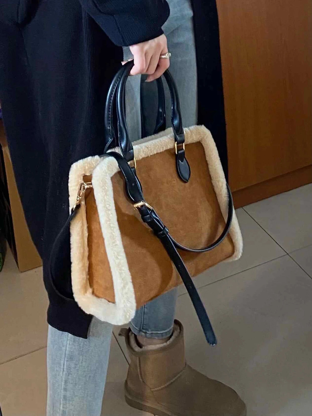 Lamb Wool Spliced Handbag Autumn Winter Large Capacity Tote Bag Korean Female Retro Suede Shoulder Crossbody Bags 241114