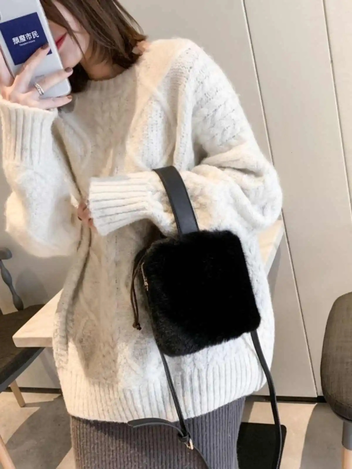 Plush Handheld Bag For Women Autumn Winter String Style Crossbody Small Bucket Bag Korean Edition Mini Handbag Shoulder Bag 241114