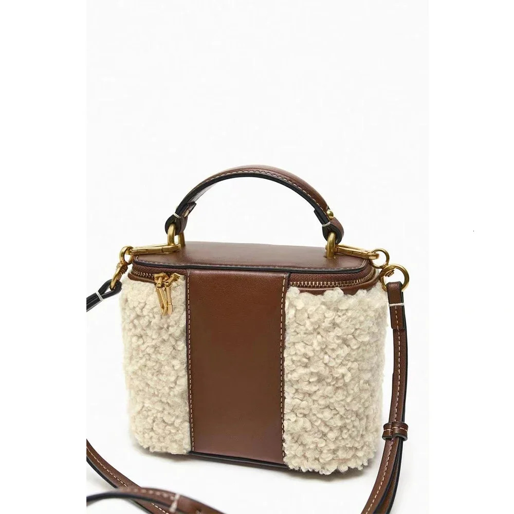 er Lambswool Handbag Warm Plush Women Shoulder Bag Chains Faux Fur Bags for Women Winter Coins Crossbody Bag Ladies 241114