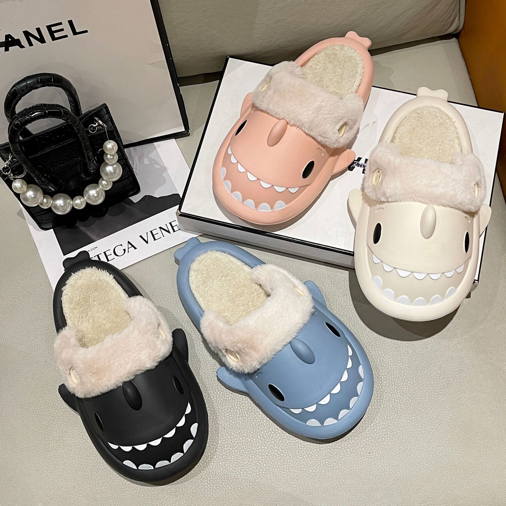 2024 new free shipping designer for mens womens childrens black white pink blue shark Outdoor or household slippers