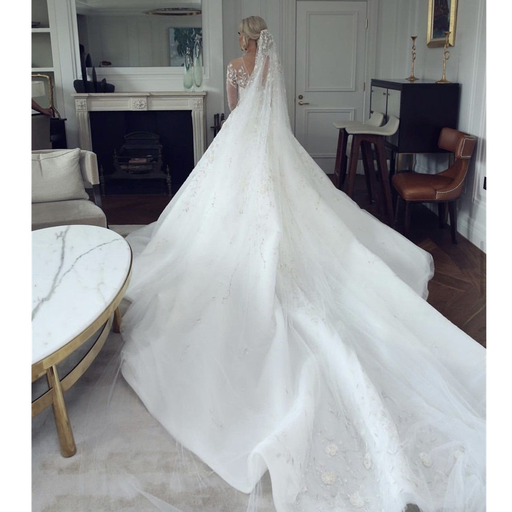 Modest V Neck Wedding Dresses Lace Sleeveless Bridal Gowns Sheer Illusion Appliqued Brides Gowns Plus Size Robe De Mariee Custom Made 02
