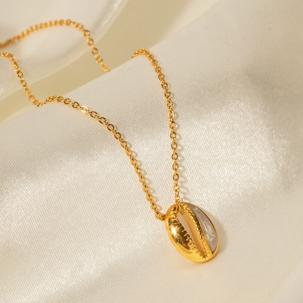 Designer 18k Gold Stainless Steel Shell Shaped Pendant Necklacefor Women Non Fading Non Allergic Party Wedding Gifts Free Shipping Wholesale