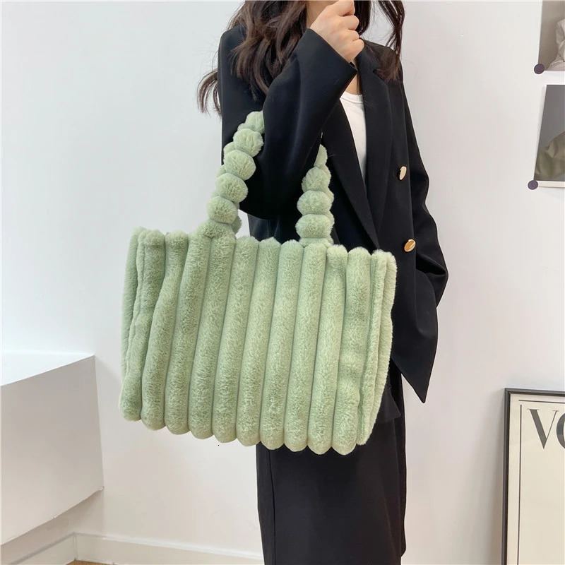 Women Soft Plush Handbags Faux Fur Solid Color Shopper Bags Winter Large Travel Bag Female Warm Fluffy Tote Bags Fashion Clutch 241114