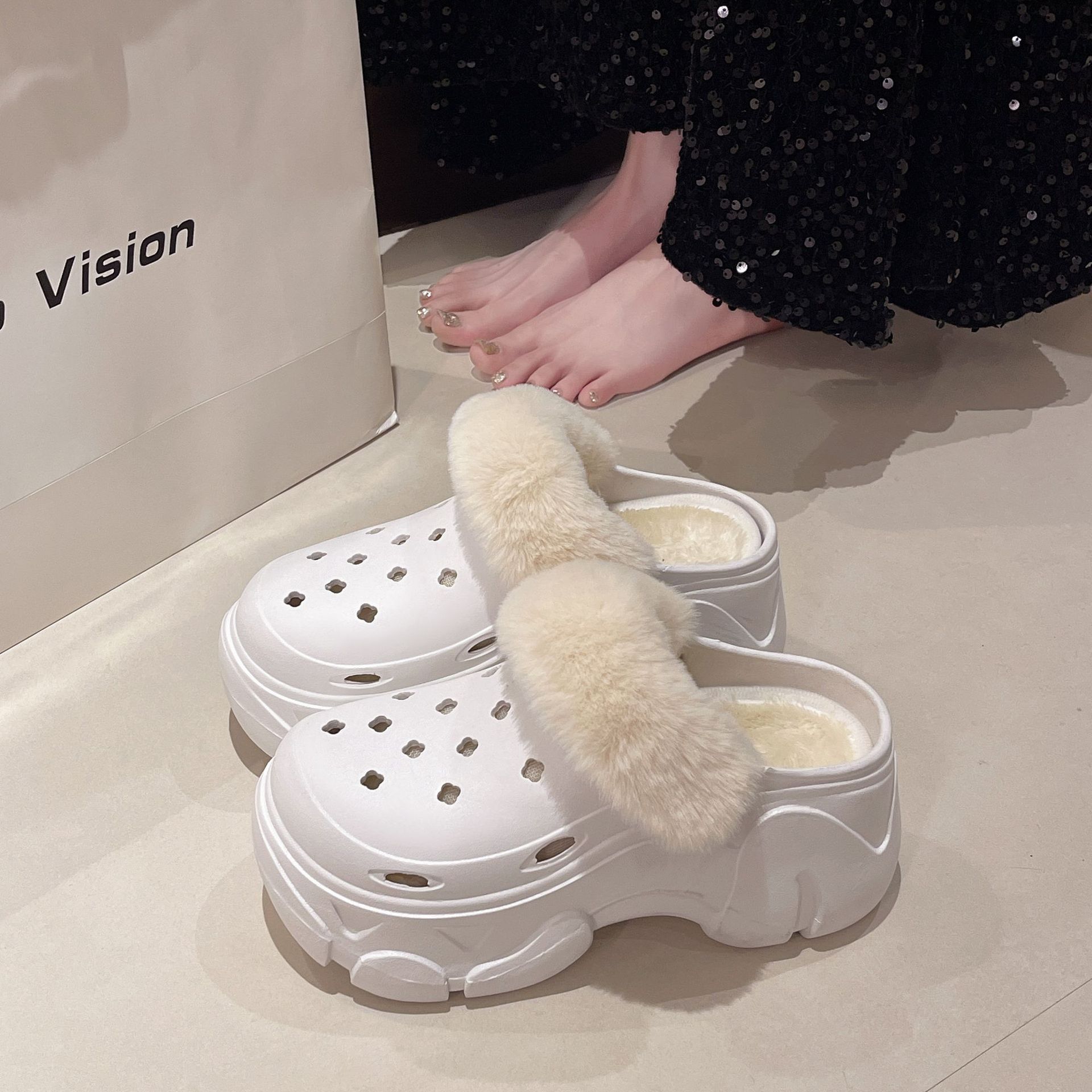 2024 free shipping designer flat sandals for women soft heighten warm slides slippers winter rubber non-slip house shoes sliders slide