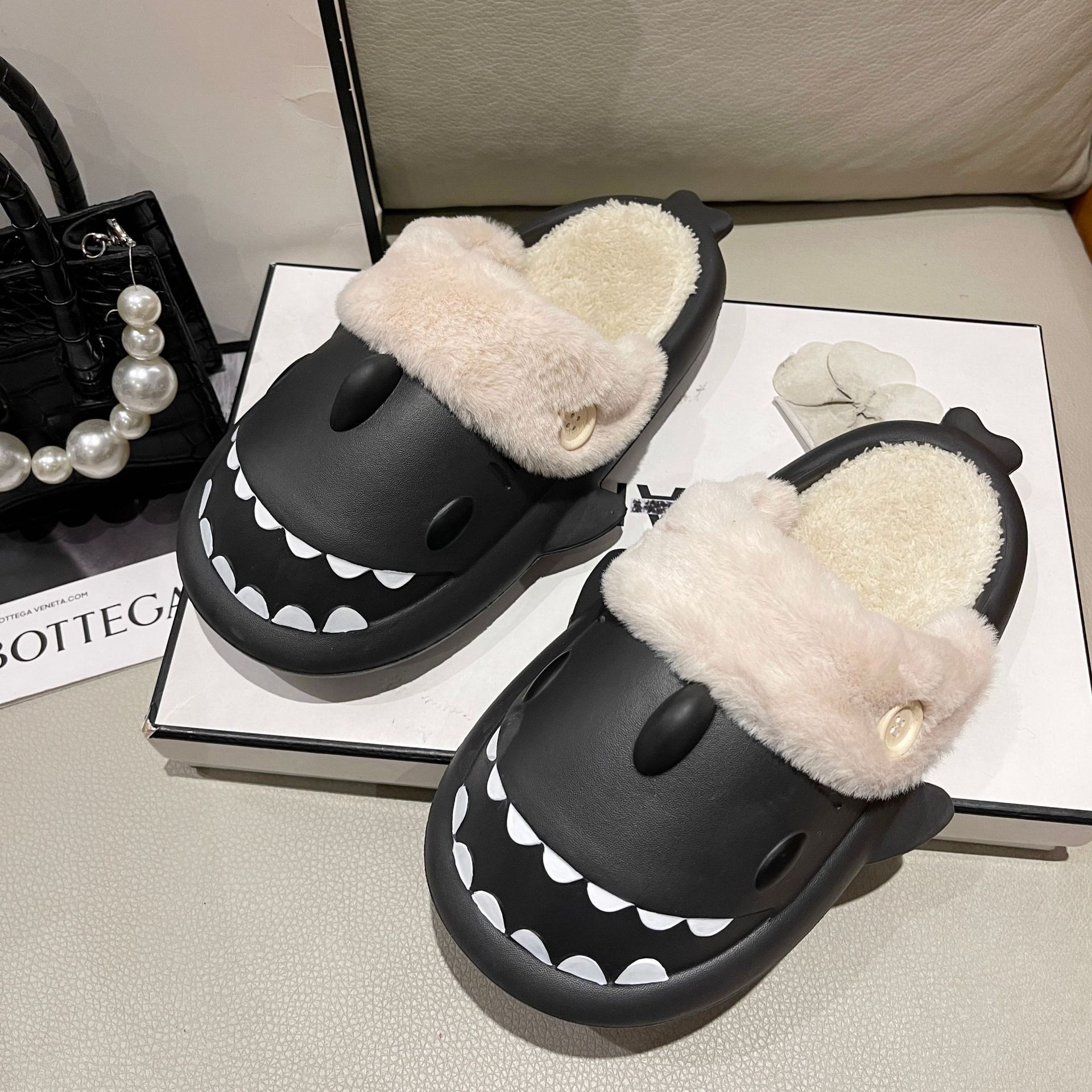 2024 new free shipping designer for mens womens childrens black white pink blue shark Outdoor or household slippers