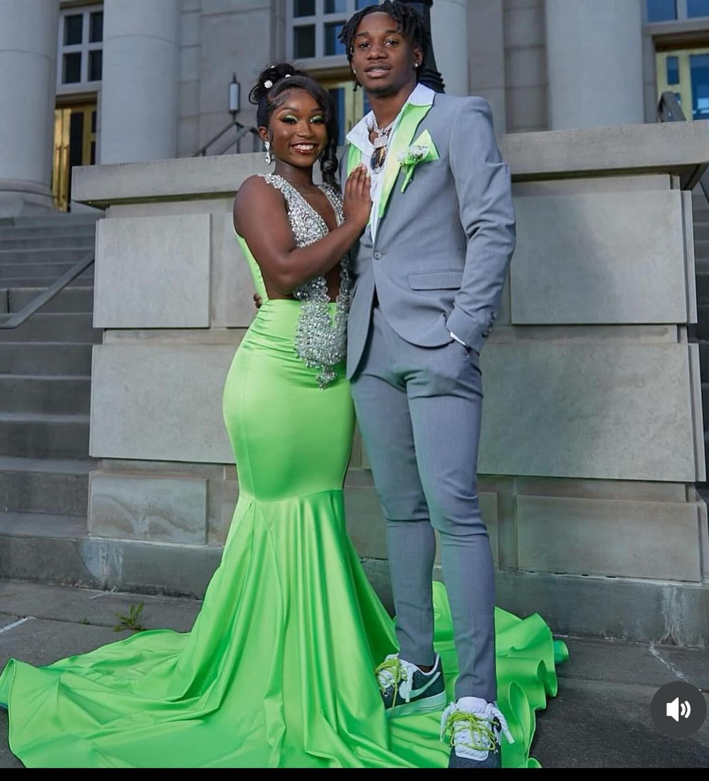 Fluorecent Mermaid Green Prom Dre Black Crytal Beaded Illuion V Neck Evening Elegant Ruffle African Formal Dree For Women E E 0218