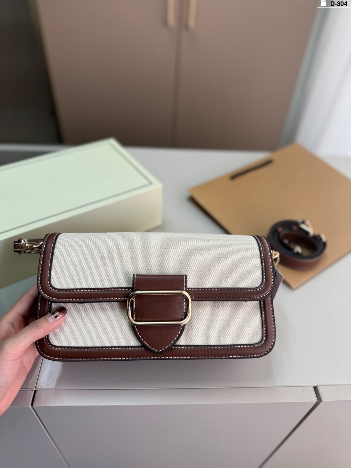 The baguette bag can be worn on one shoulder, crossbody, under armpit, or in the hand