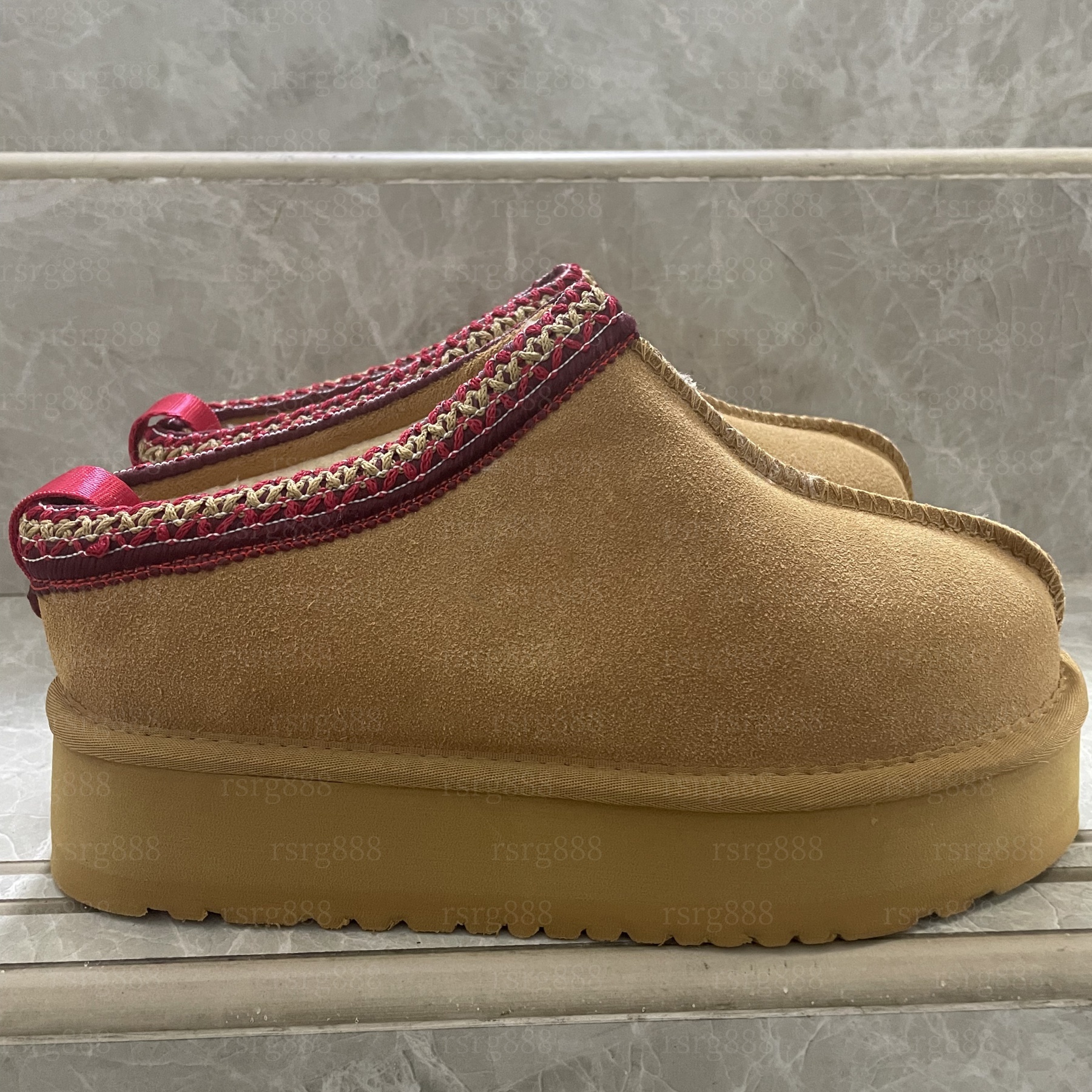 Luxury Womens Slippers Boot Boot Fashion Tasman Platform Boot Winter Snow Womens Mens Slip-On Chaussures en daim en laine supérieure Chaussure d'