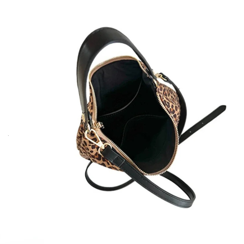 Autumn and Winter Suede Handbag Fashionable Crossbody Bag Womens Niche High-end Sense Suede Modern Leopard Print Shoulder Bag 241114