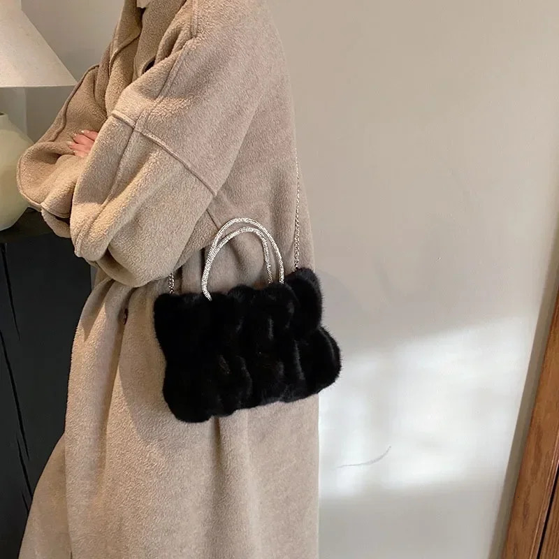 Cute Velvet Hasp Plush Top-Handle Bags Winter Fluffy Womens Shoulder Bags Solid Color Chain Soft Crossbody Bag Handbag 241114